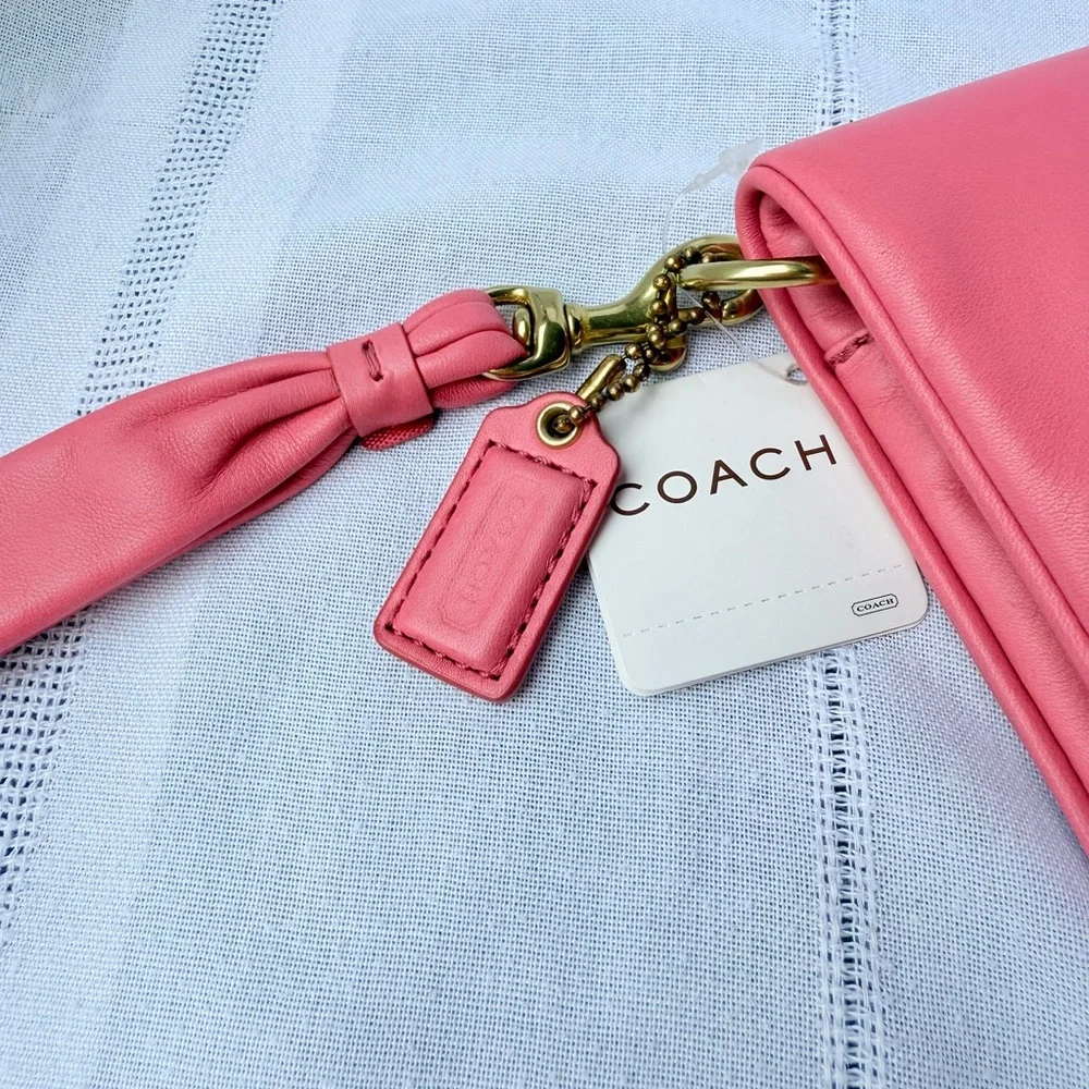 NWT Coach Punch Pink Leather Wristlet - Picture 4 of 15